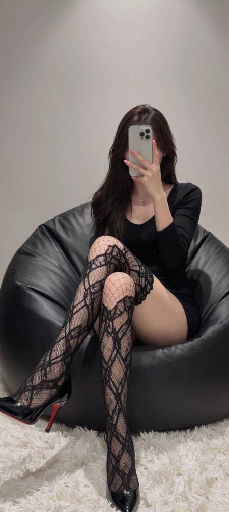 黑色蕾丝长筒袜美女对镜自拍人物手机壁纸