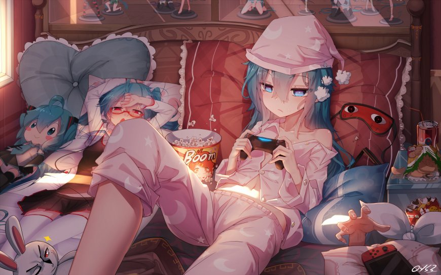 初音未来粉衣少女床上打游戏吃爆米花动漫电脑壁纸