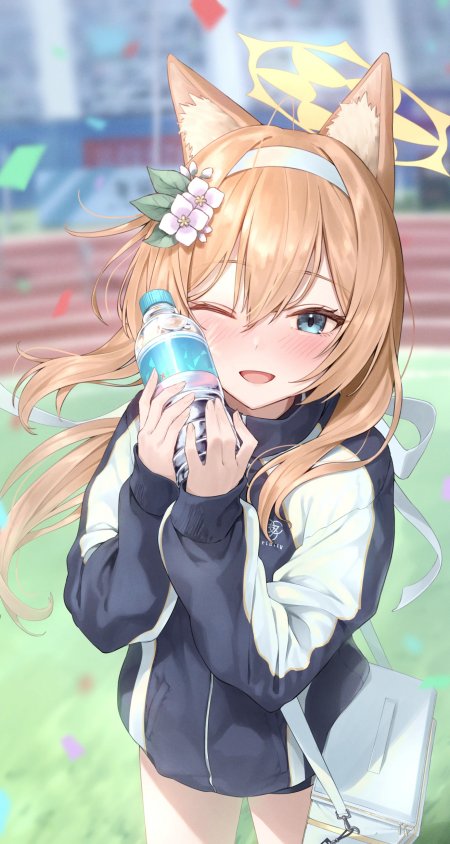 蔚蓝档案伊落玛丽戴猫耳持水瓶运动服少女插画动漫手机壁纸