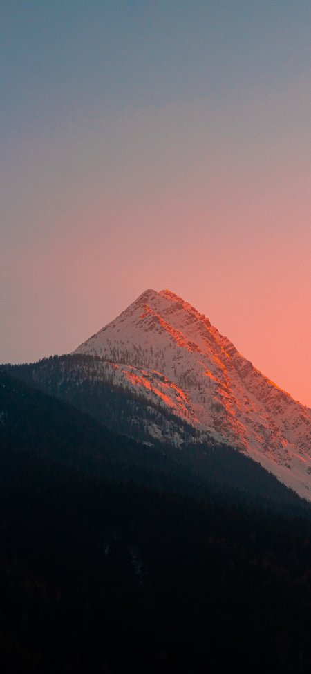 日照金山雪峰橙蓝渐变自然壮丽风景手机壁纸