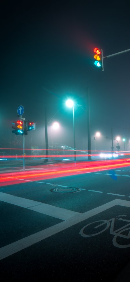 雾夜城市红绿灯车流光轨长曝光风景手机壁纸