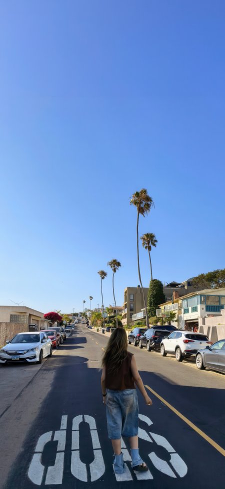 棕榈坡道白字标志背影加州夏日街拍美女手机壁纸