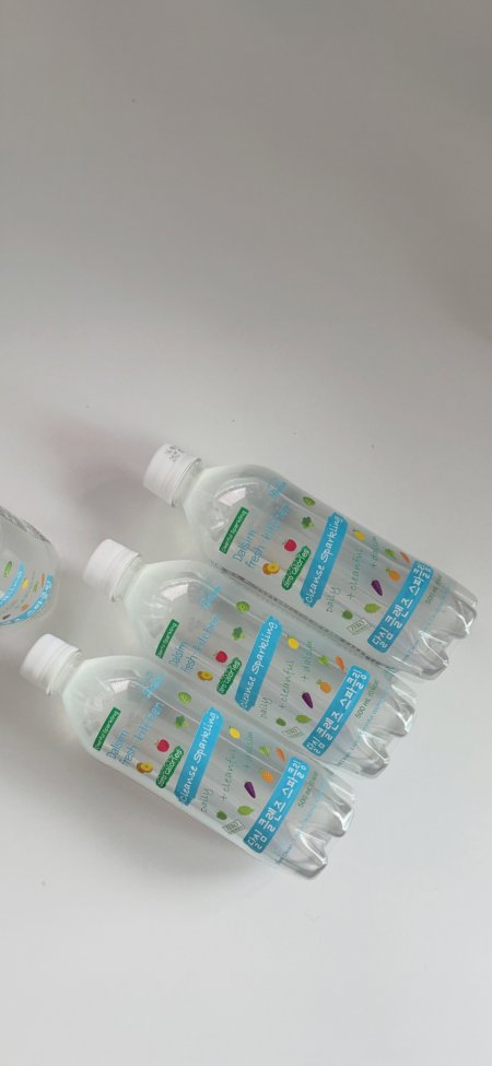 清爽气泡水三瓶零卡极简饮品创意手机壁纸