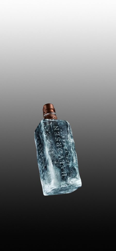 冰封伏特加酒瓶极简产品创意手机壁纸