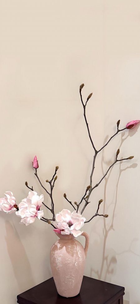 玉兰花粉色陶瓶复古治愈情感文艺手机壁纸