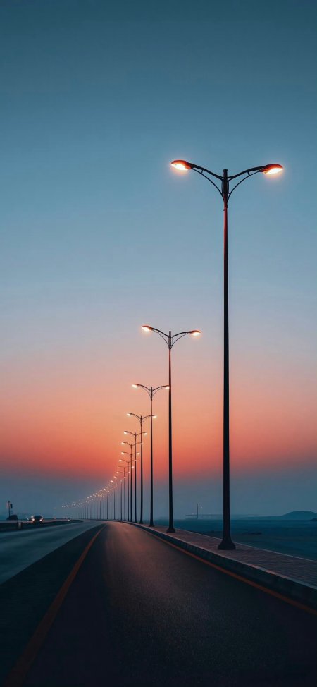 黄昏公路路灯暖光延伸远方意境风景手机壁纸