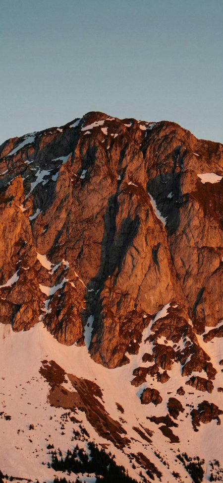 夕阳金色岩壁雪峰巍峨高山壮丽风景手机壁纸