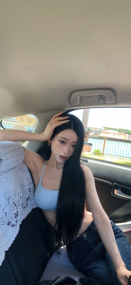 车内举手蓝短上衣长发美女手机壁纸