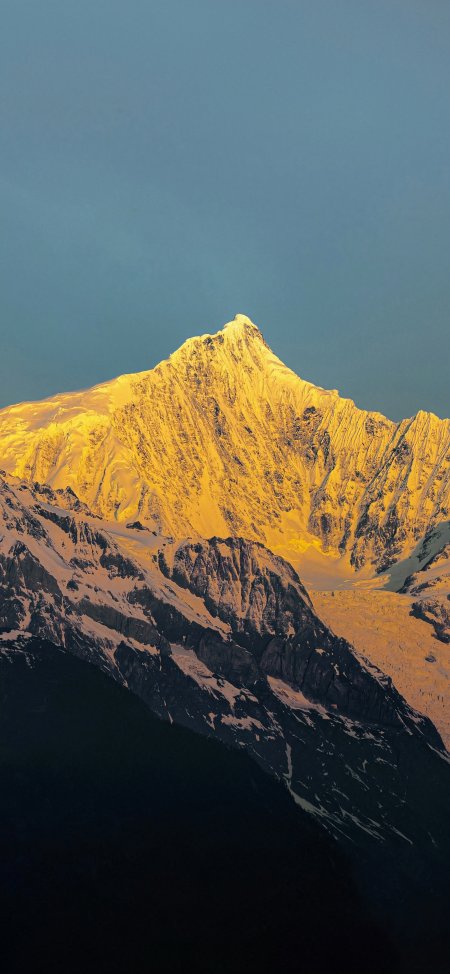 日照金山雪峰金光壮丽风景手机壁纸
