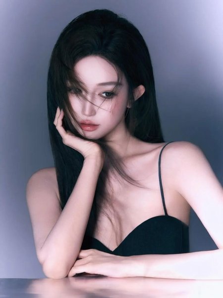 低眉托腮黑裙忧郁气质美女手机壁纸