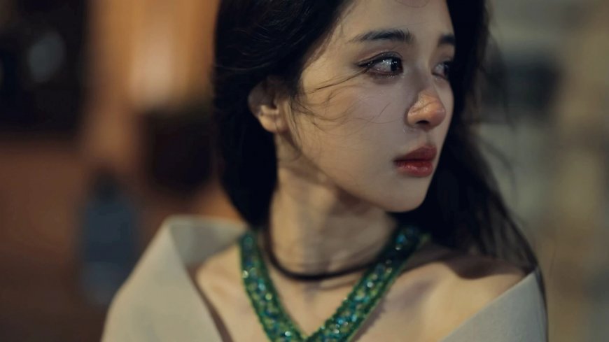 古力娜扎绿珠项链侧颜美女摄影电脑壁纸