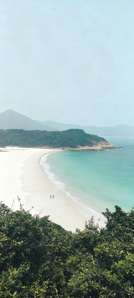 俯瞰海湾绿意白沙远山清新纹理手机壁纸