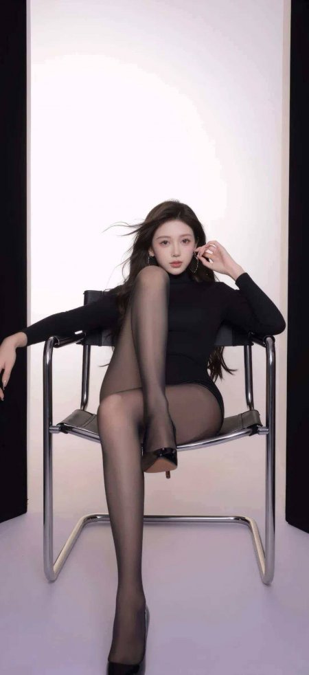 黑色高领黑丝长腿御姐气质摄影美女手机壁纸
