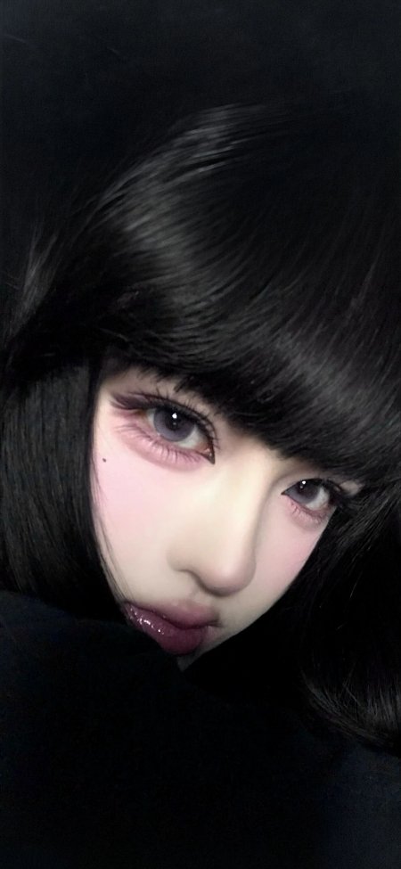 黑发齐刘海冷艳妆容氛围感美女手机壁纸