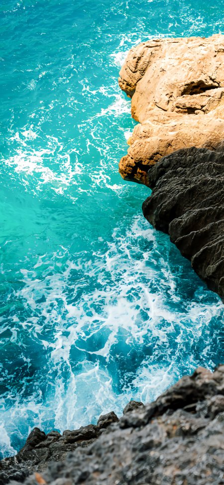 碧蓝海水拍打礁石清新夏日风景手机壁纸