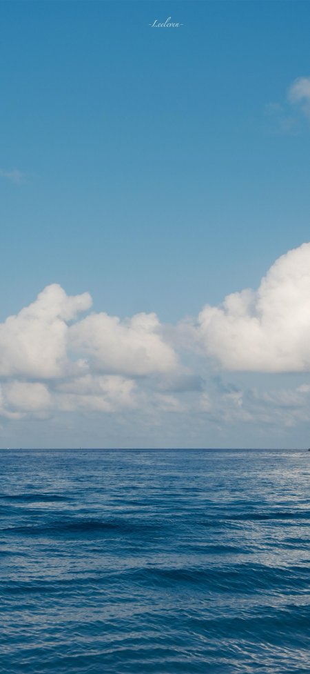 蓝天白云大海海天一色治愈风景手机壁纸