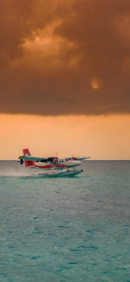 水上飞机夕阳海面橙霞治愈风景手机壁纸