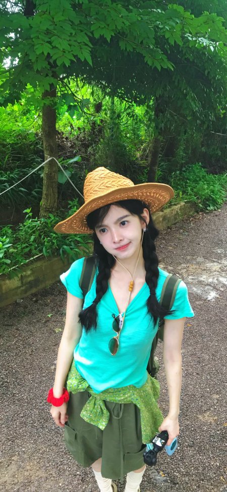 麻花辫草帽青绿短袖森系美女手机壁纸