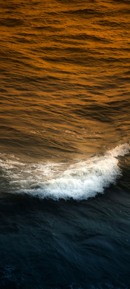 金色海浪深蓝浪花夕阳风景手机壁纸