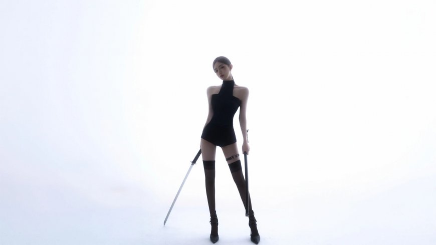黑衣持武士刀丝袜美女摄影电脑壁纸