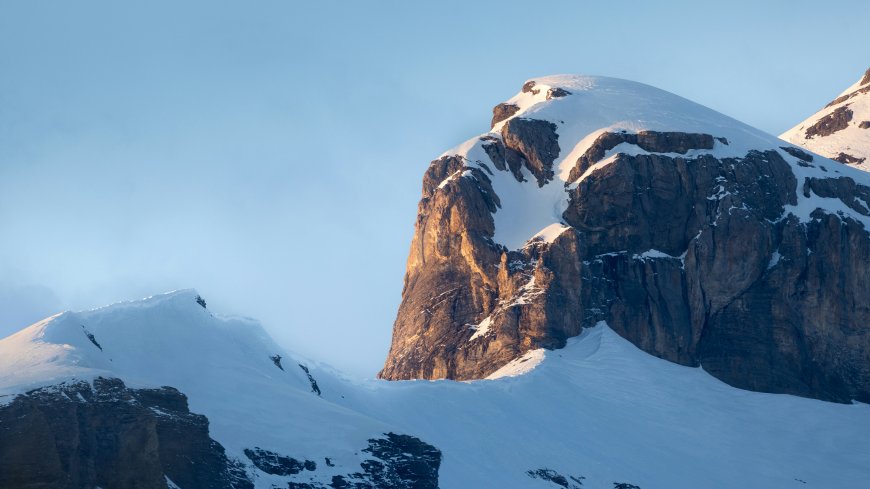 雪山蓝天清澈峰峦风景电脑壁纸