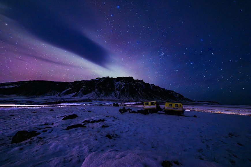 极光雪山小屋北欧风景电脑壁纸