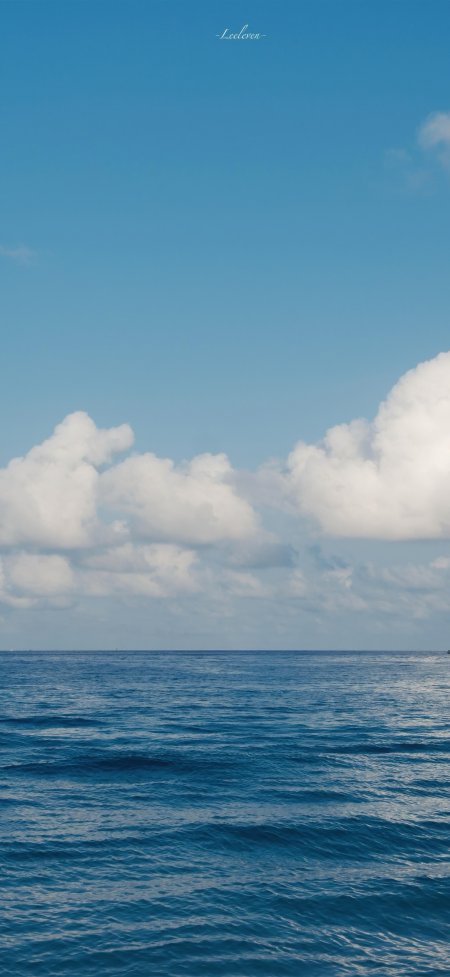 蔚蓝海面蓝天白云清新风景手机壁纸