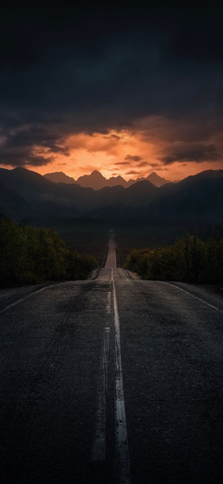 公路尽头山峦橙霞暮色壮阔风景手机壁纸
