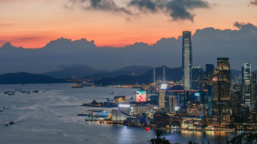 香港维多利亚港黄昏环球贸易广场风景电脑壁纸