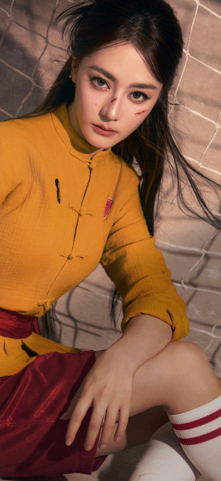 迪丽热巴功夫女足球门网前特写影视明星手机壁纸