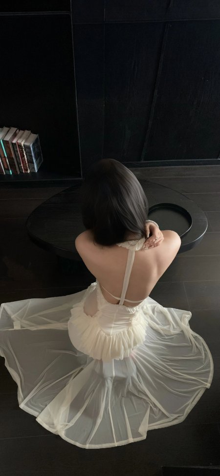 白裙露背俯拍唯美背影美女手机壁纸