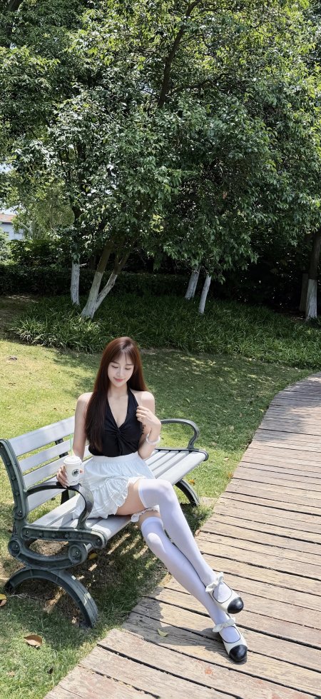 公园长椅白丝清纯街拍美女手机壁纸