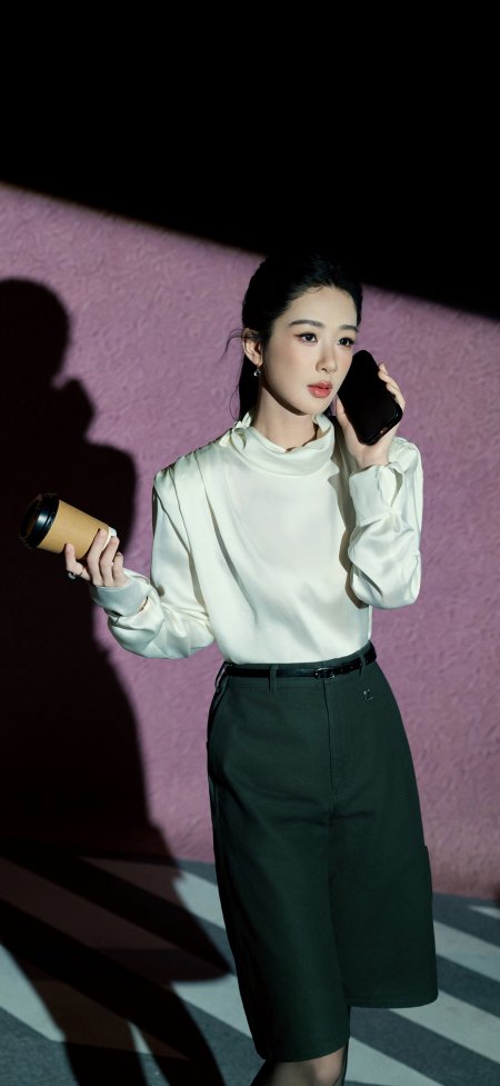 杨紫通话职场绿裤人像明星手机壁纸
