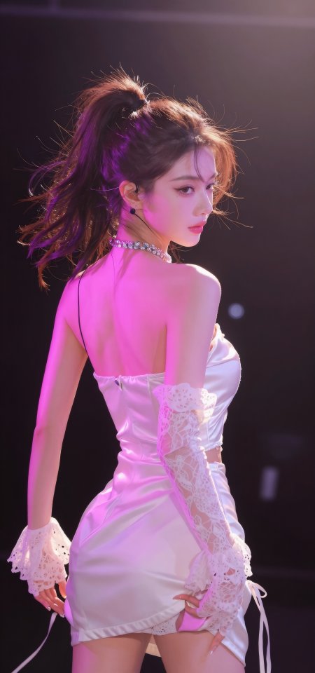 舞台白裙回眸粉光氛围美女手机壁纸