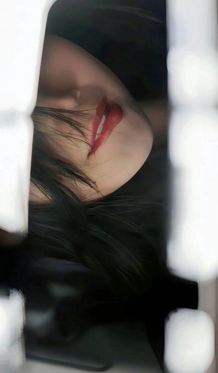 红唇黑发唯美氛围感美女手机壁纸