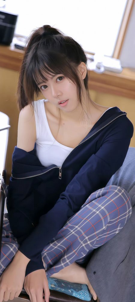 高马尾卫衣居家清纯美女手机壁纸