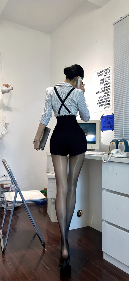 办公室背影通话黑丝美女手机壁纸
