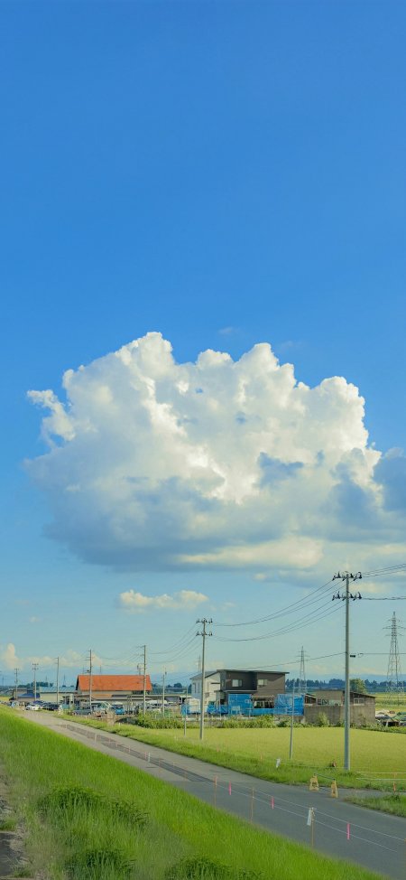 蓝天白云乡村公路治愈风景手机壁纸