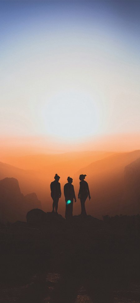 山巅剪影夕阳友人意境风景手机壁纸