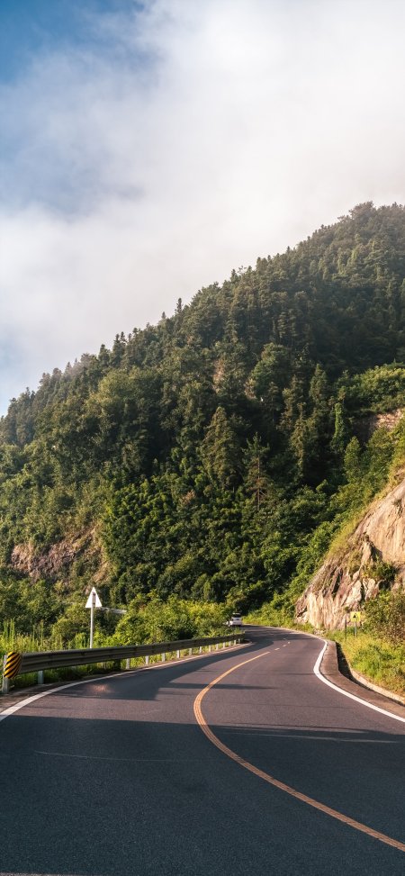 云雾山林盘山公路治愈风景手机壁纸