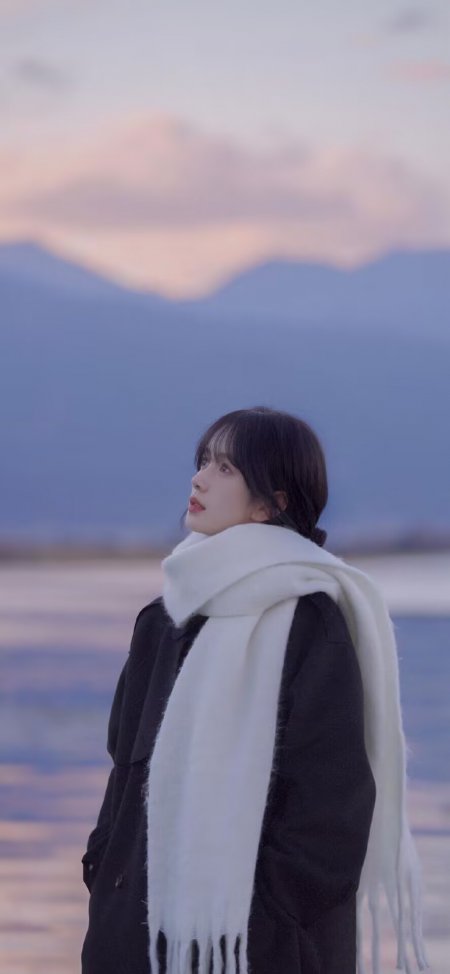 白围巾暮色侧颜美女人物手机壁纸