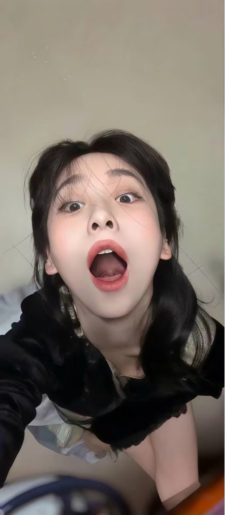 俯拍惊讶表情美女人物手机壁纸