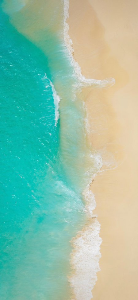 航拍碧蓝海水米色沙滩白色浪线极简风景手机壁纸