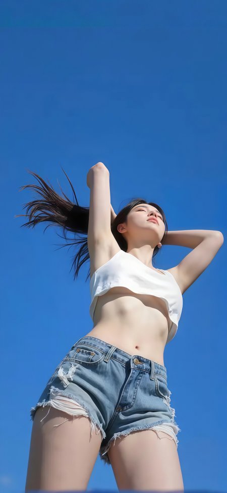 蓝天白背心牛仔短裤阳光活力美女人物手机壁纸