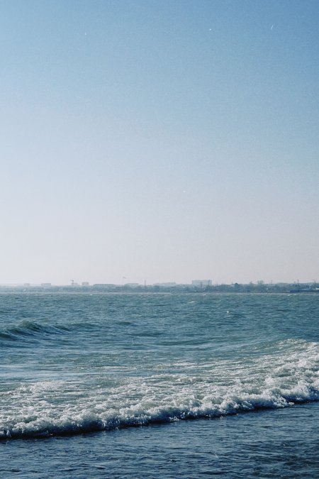 蔚蓝大海海浪极简胶片感治愈清新风景手机壁纸