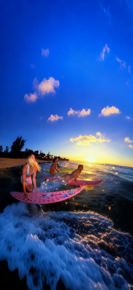 夏日海边冲浪美女日落霞光唯美人物手机壁纸