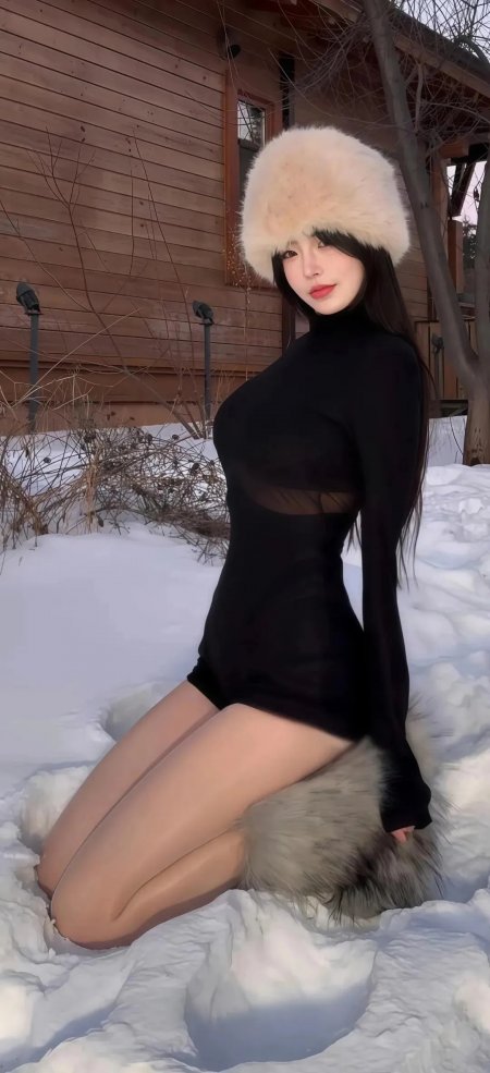 雪地黑衣毛绒帽木屋美女摄影人物手机壁纸