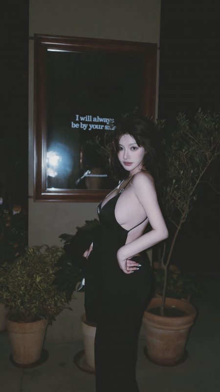 夜景露背黑裙美女人物手机壁纸