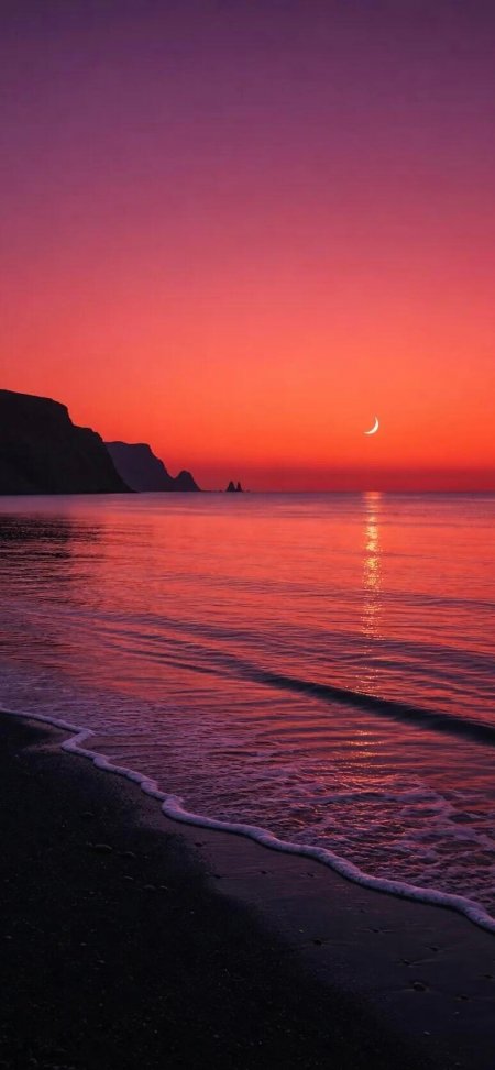 紫红晚霞弯月海滩礁石海浪风景手机壁纸
