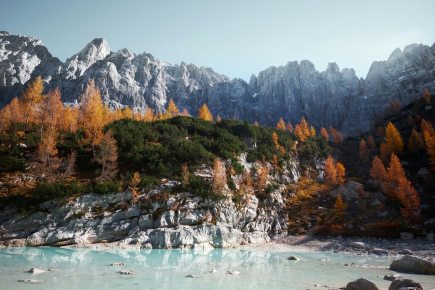 碧蓝高山湖泊金秋落叶松峻岭风景电脑壁纸